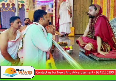 ವಿಧುಶೇಖರ ಭಾರತೀ ಸ್ವಾಮಿಗಳ‌ ಆಶೀರ್ವಾದ ಪಡೆದ ಅಸ್ನೋಟಿಕರ್