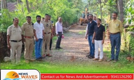 ಜನ ಓಡಾಡುವ ರಸ್ತೆಗೆ ಕಂಪೌಂಡ್ ಹಾಕಿದ ‘ಭಲ್ ನನ್ಮಗ’