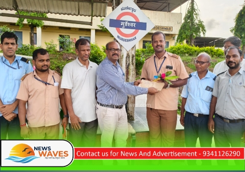 ಚಲಿಸುತ್ತಿದ್ದ ರೈಲಿನಿಂದ ಬೀಳಲಿದ್ದ ಪ್ರಯಾಣಿಕನ ಜೀವ ಉಳಿಸಿದ ಸಿಬ್ಬಂದಿ