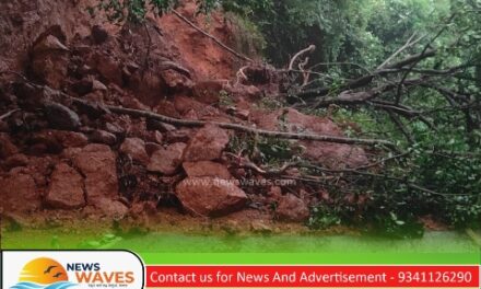 ಭಾರಿ ಮಳೆ: ಗೋಕರ್ಣ–ತದಡಿ ರಸ್ತೆಯಲ್ಲಿ ಗುಡ್ಡ ಕುಸಿತ; ಸಂಪರ್ಕ ಸ್ಥಗಿತ